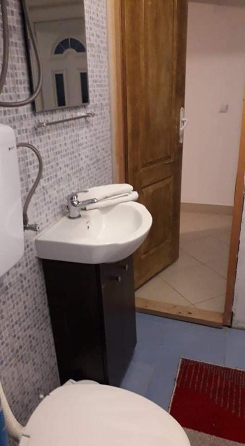 Apartman Milica โปชาเรวัซ ภายนอก รูปภาพ